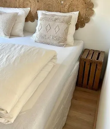 Hébergement de vacances Family House With Garden & Jacuzzi & Sauna Near Amsterdam