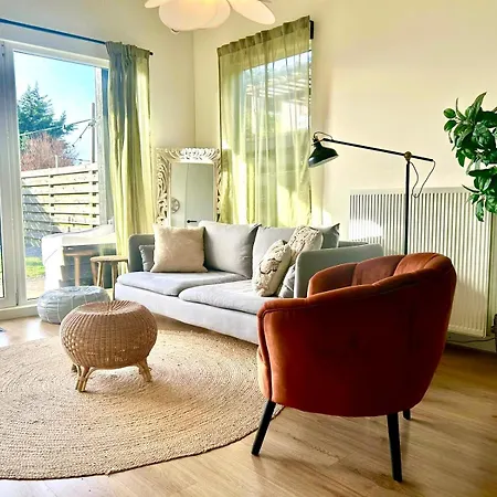 Family House With Garden & Jacuzzi & Sauna Near Amsterdam Prázdninový dům *
