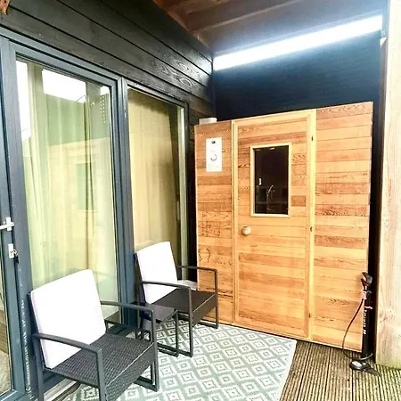펜션 Cozy Wellness Family House With Private Garden & Jacuzzi & Sauna Between Amsterdam Haarlem And Schiphol Airport