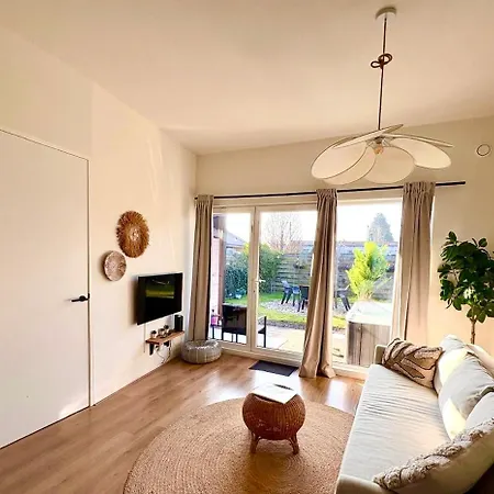 펜션 Cozy Wellness Family House With Private Garden & Jacuzzi & Sauna Between Amsterdam Haarlem And Schiphol Airport