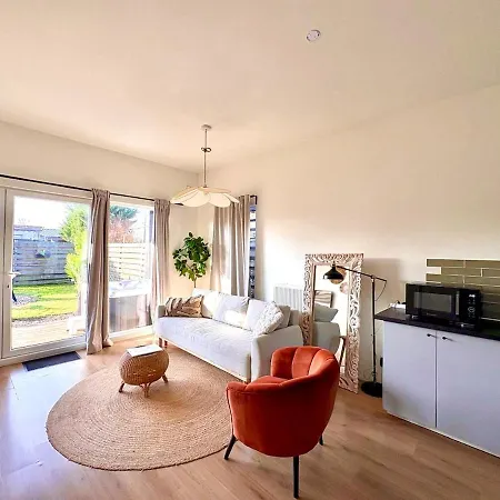 Tatil Evi Cozy Wellness Family House With Private Garden & Jacuzzi & Sauna Between Amsterdam Haarlem And Schiphol Airport *
