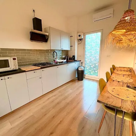 Cozy Wellness Family House With Private Garden & Jacuzzi & Sauna Between Amsterdam Haarlem And Schiphol Airport 펜션 Vijfhuizen