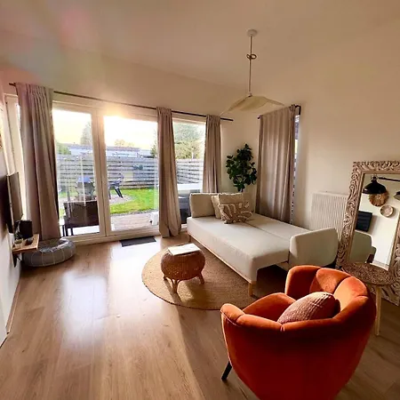 펜션 Cozy Wellness Family House With Private Garden & Jacuzzi & Sauna Between Amsterdam Haarlem And Schiphol Airport Vijfhuizen