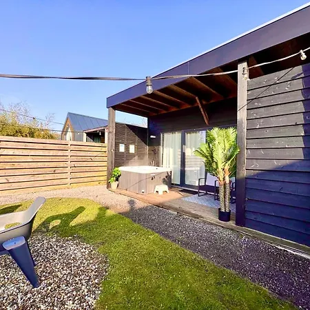 펜션 Cozy Wellness Family House With Private Garden & Jacuzzi & Sauna Between Amsterdam Haarlem And Schiphol Airport