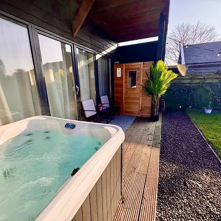Cozy Wellness Family House With Private Garden & Jacuzzi & Sauna Between Amsterdam Haarlem And Schiphol Airport *