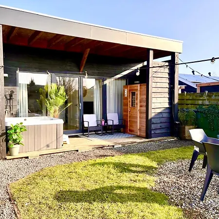 펜션 Cozy Wellness Family House With Private Garden & Jacuzzi & Sauna Between Amsterdam Haarlem And Schiphol Airport