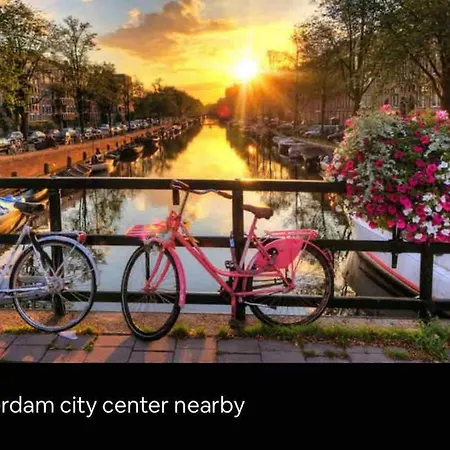Casa de Férias Cozy Wellness Family House With Private Garden & Jacuzzi & Sauna Between Amsterdam Haarlem And Schiphol Airport *