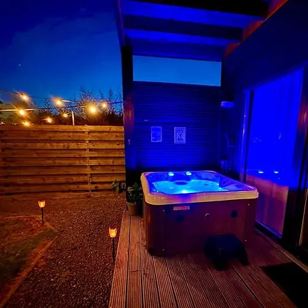 Cozy Wellness Family House With Private Garden & Jacuzzi & Sauna Between Amsterdam Haarlem And Schiphol Airport * Vijfhuizen