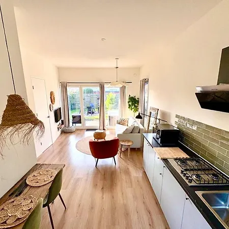 Cozy Wellness Family House With Private Garden & Jacuzzi & Sauna Between Amsterdam Haarlem And Schiphol Airport