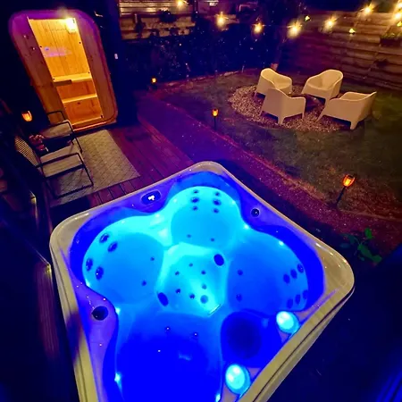 بيت للعطل Cozy Wellness Family House With Private Garden & Jacuzzi & Sauna Between Amsterdam Haarlem And Schiphol Airport Vijfhuizen