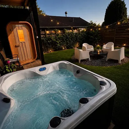 Cozy Wellness Family House With Private Garden & Jacuzzi & Sauna Between Amsterdam Haarlem And Schiphol Airport * Vijfhuizen