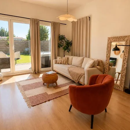 Cozy Wellness Family House With Private Garden & Jacuzzi & Sauna Between Amsterdam Haarlem And Schiphol Airport Hébergement de vacances *