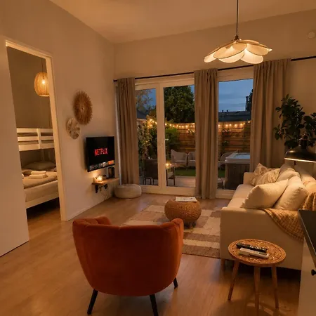 Cozy Wellness Family House With Private Garden & Jacuzzi & Sauna Between Amsterdam Haarlem And Schiphol Airport Hébergement de vacances
