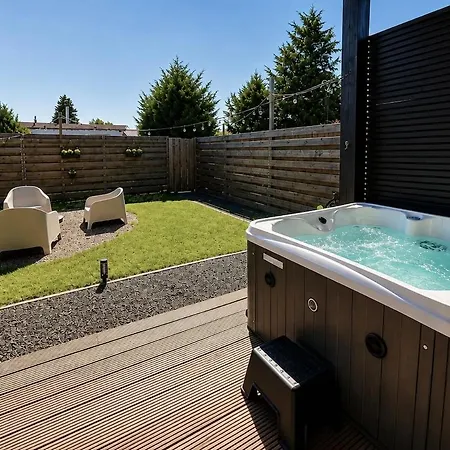 Hébergement de vacances Cozy Wellness Family House With Private Garden & Jacuzzi & Sauna Between Amsterdam Haarlem And Schiphol Airport *