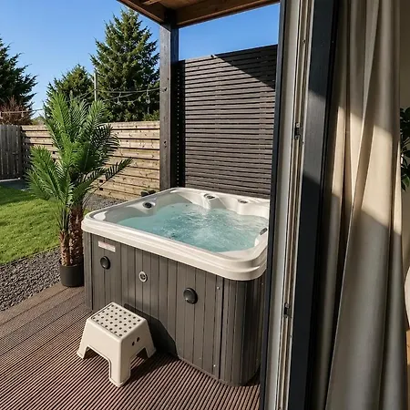 Hébergement de vacances Cozy Wellness Family House With Private Garden & Jacuzzi & Sauna Between Amsterdam Haarlem And Schiphol Airport Vijfhuizen