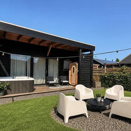 Cozy Wellness Family House With Private Garden & Jacuzzi & Sauna Between Amsterdam Haarlem And Schiphol Airport *