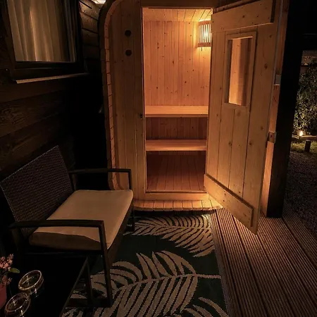Hébergement de vacances Cozy Wellness Family House With Private Garden & Jacuzzi & Sauna Between Amsterdam Haarlem And Schiphol Airport Vijfhuizen