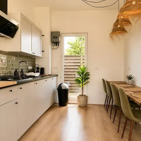 Cozy Wellness Family House With Private Garden & Jacuzzi & Sauna Between Amsterdam Haarlem And Schiphol Airport Hébergement de vacances