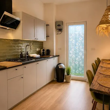 Hébergement de vacances Cozy Wellness Family House With Private Garden & Jacuzzi & Sauna Between Amsterdam Haarlem And Schiphol Airport