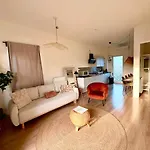 Family House With Garden & Jacuzzi & Sauna Near Amsterdam *