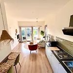 Family House With Garden & Jacuzzi & Sauna Near Amsterdam Vijfhuizen