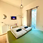 Family House With Garden & Jacuzzi & Sauna Near Amsterdam
