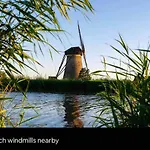 Prázdninový dům Family House With Garden & Jacuzzi & Sauna Near Amsterdam *