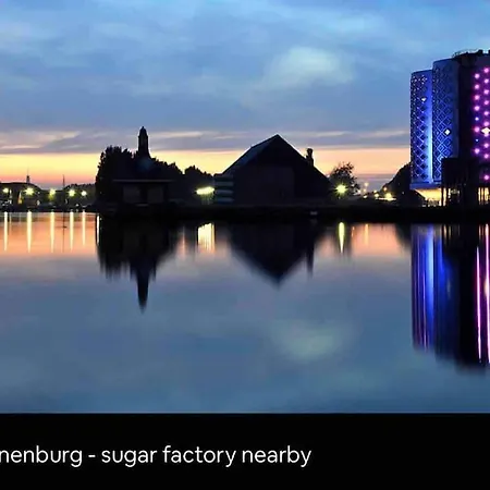 Family House With Garden & Jacuzzi & Sauna Near Amsterdam Casa de Férias Vijfhuizen