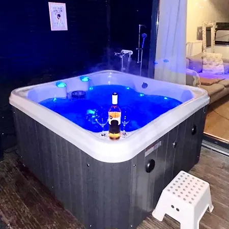 Family House With Garden & Jacuzzi & Sauna Near Amsterdam *