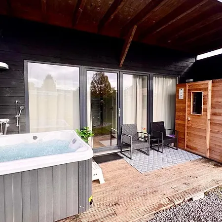 Family House With Garden & Jacuzzi & Sauna Near Amsterdam *