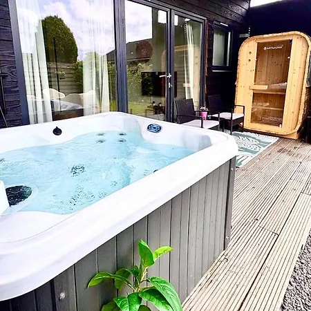 Cozy Wellness Family House With Private Garden & Jacuzzi & Sauna Between Amsterdam Haarlem And Schiphol Airport * Vijfhuizen